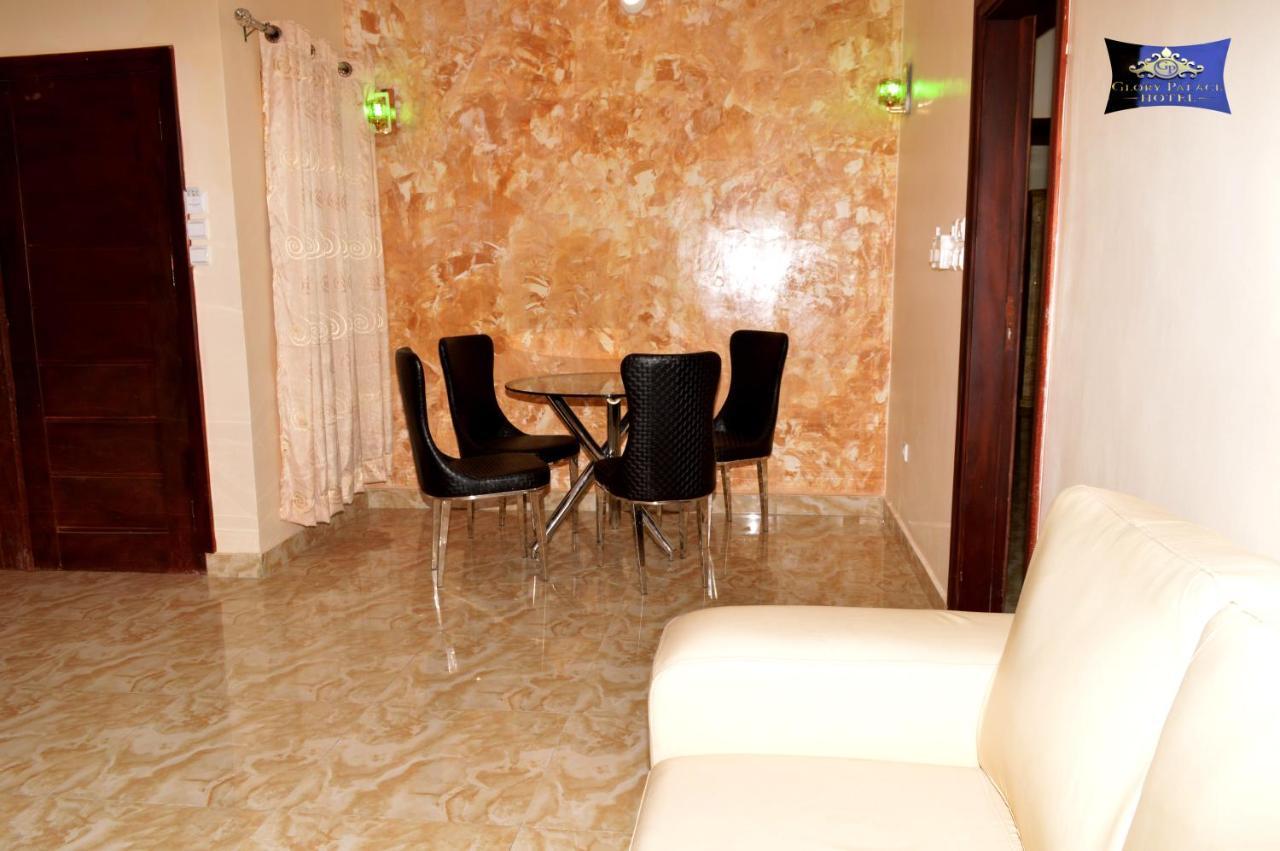 Glory Palace Hotel Cotonou Buitenkant foto