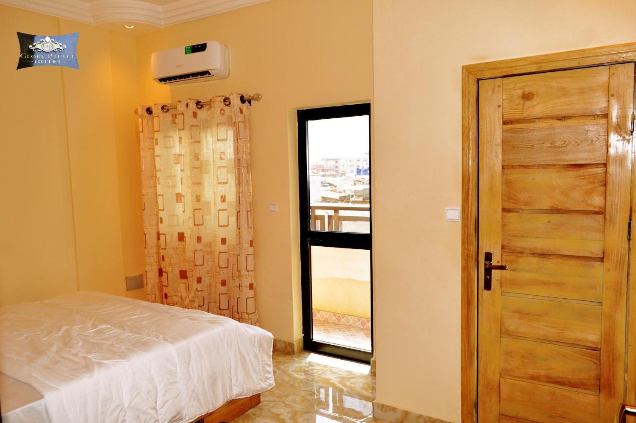 Glory Palace Hotel Cotonou Buitenkant foto