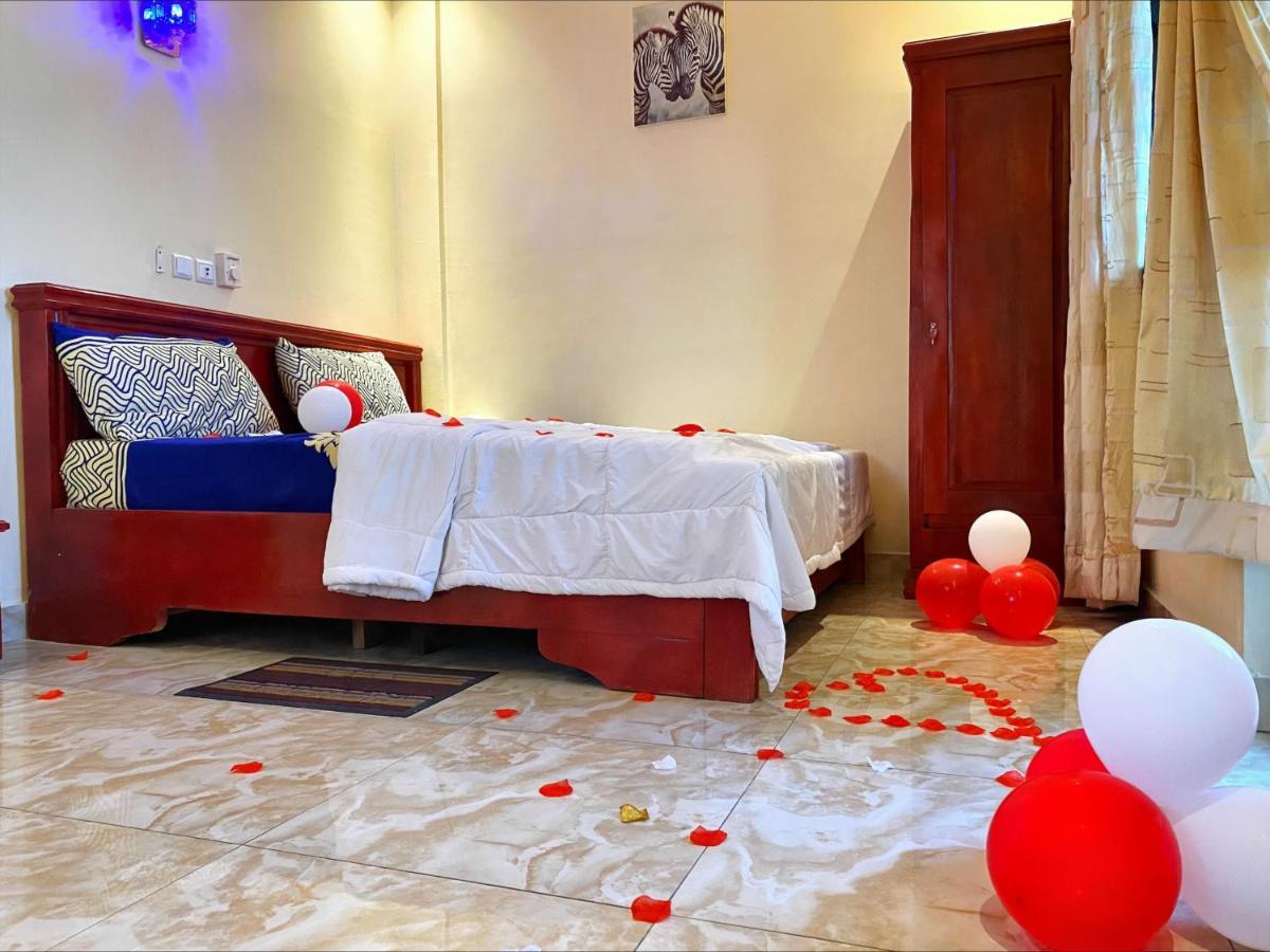 Glory Palace Hotel Cotonou Buitenkant foto